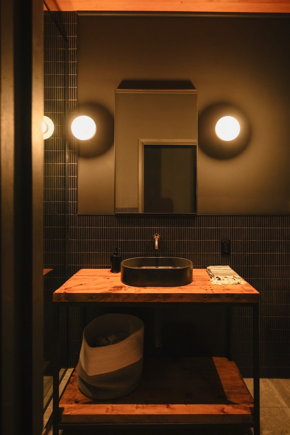 Black Oak Lodge kitchen with modern amenities